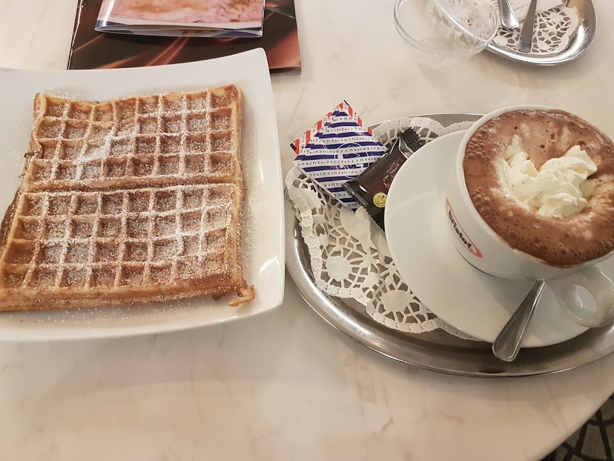 Eiscafé Cremé GmbH Photo 8