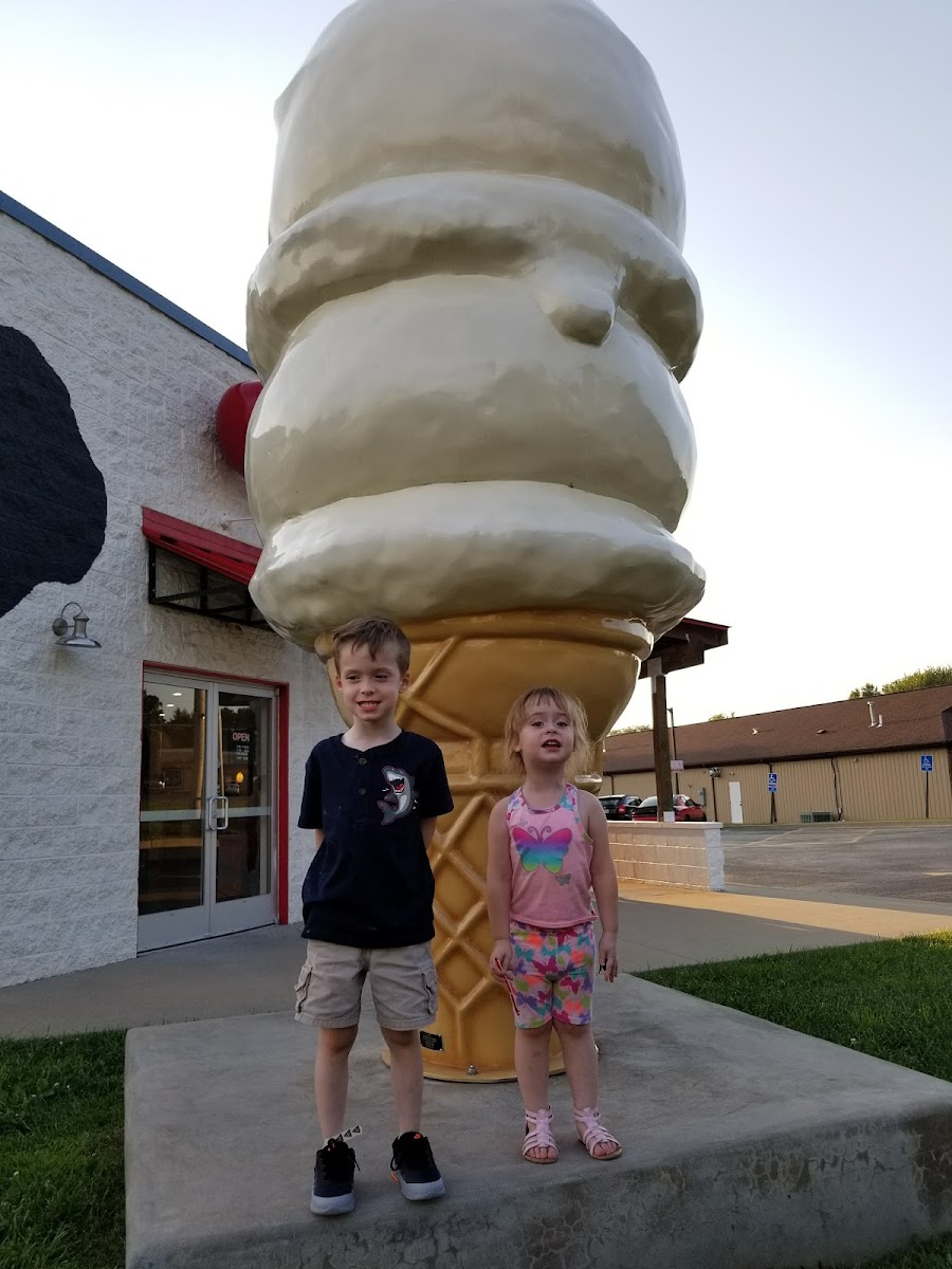 Lix Frozen Custard Photo 3