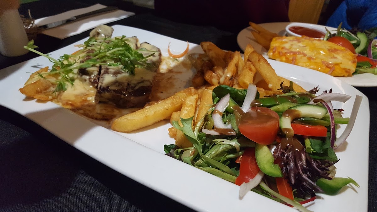 The 3 Emus Restaurant Photo 5