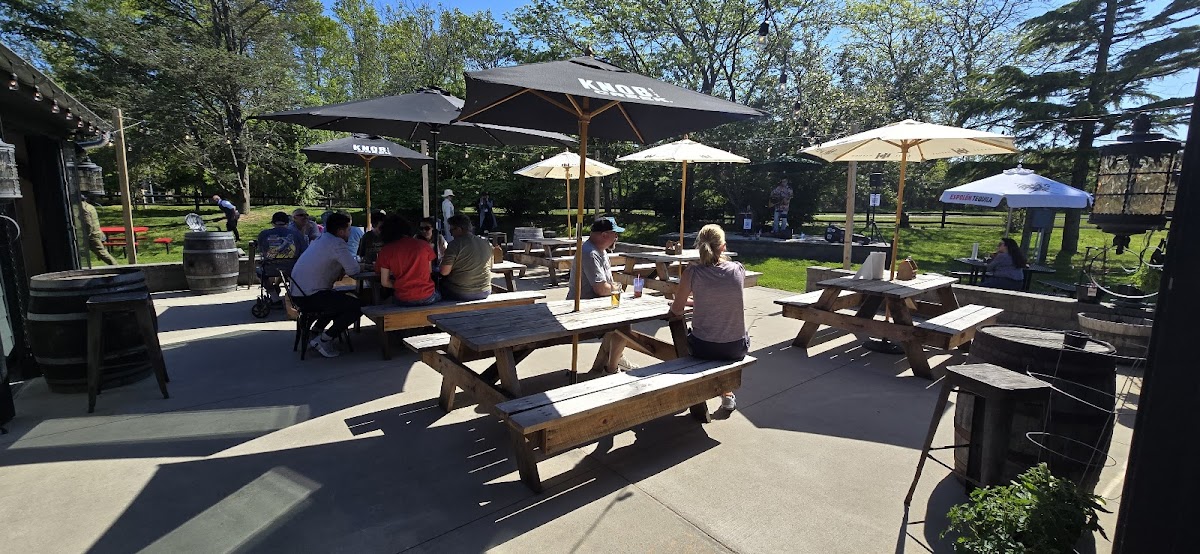 Tuckers Taproom & Smokehouse Photo 3