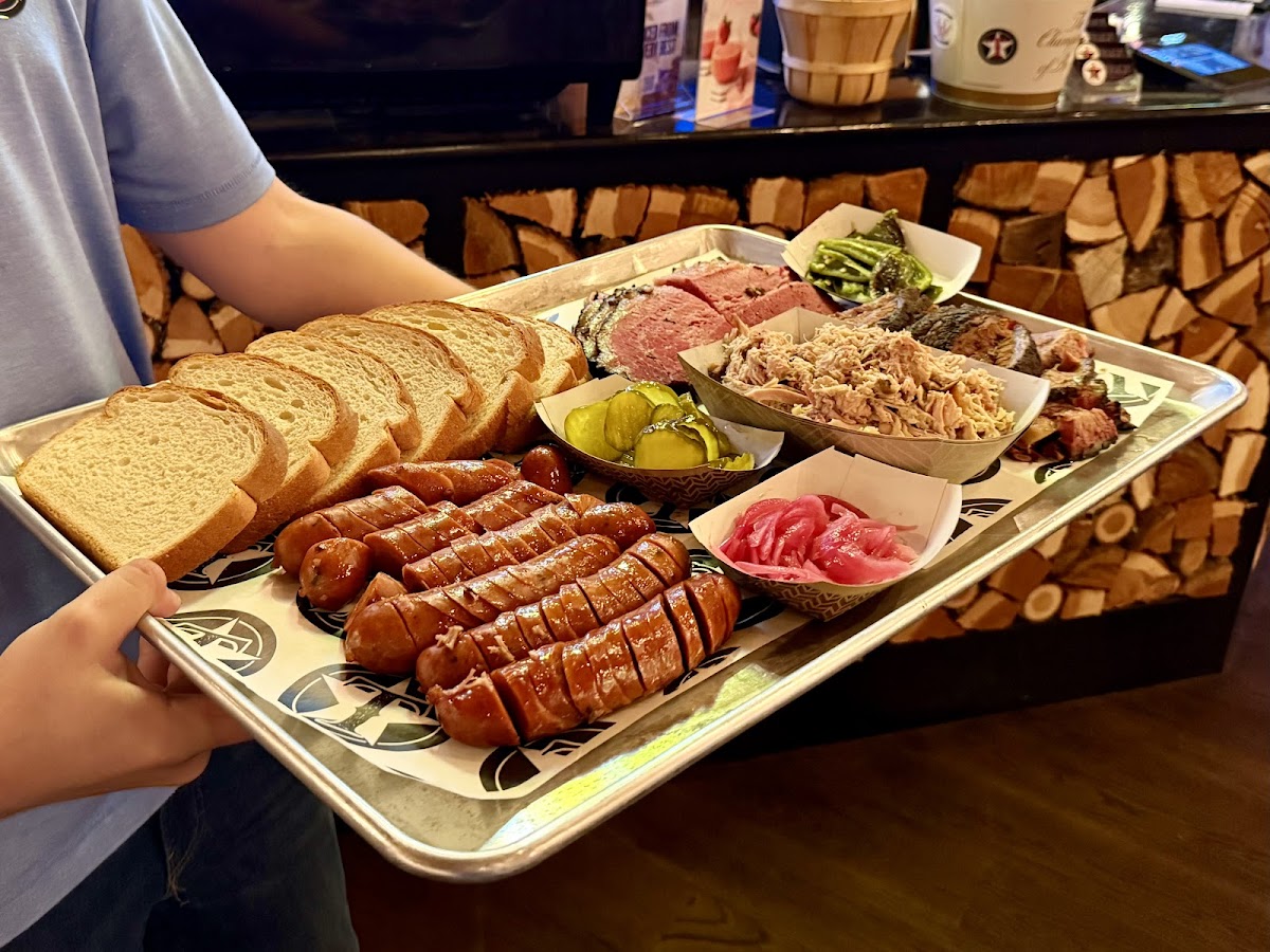 Tuckers Taproom & Smokehouse Photo 4