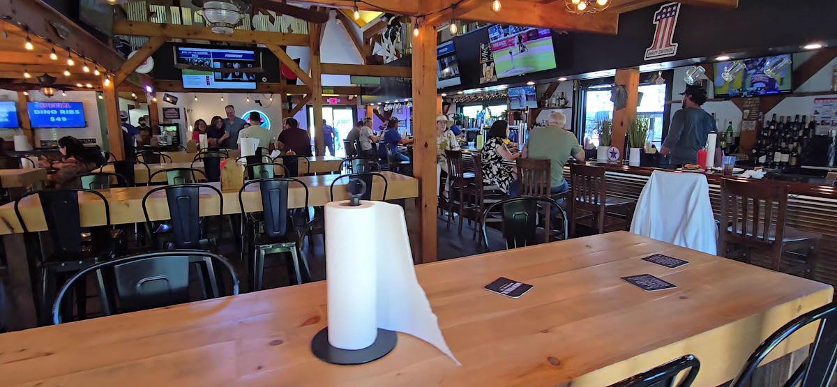 Tuckers Taproom & Smokehouse Photo 5