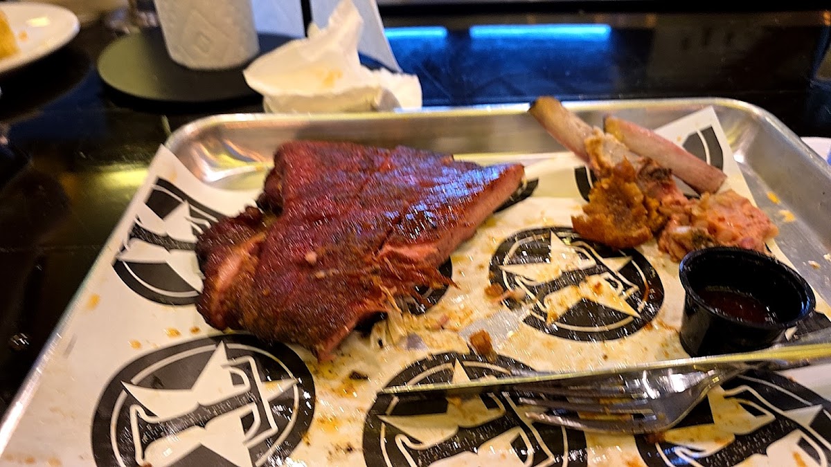 Tuckers Taproom & Smokehouse Photo 8