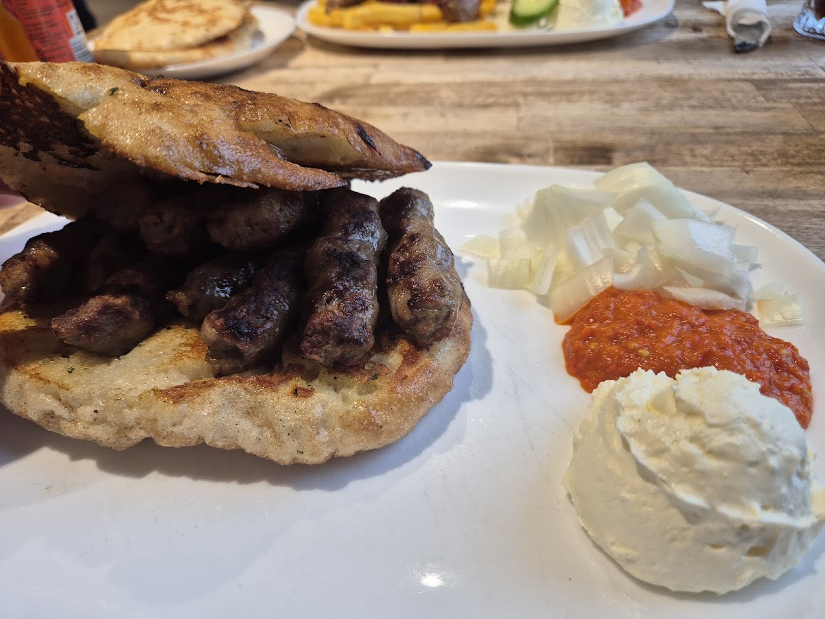 Adis‘s Cevapcici Restaurant Photo 4