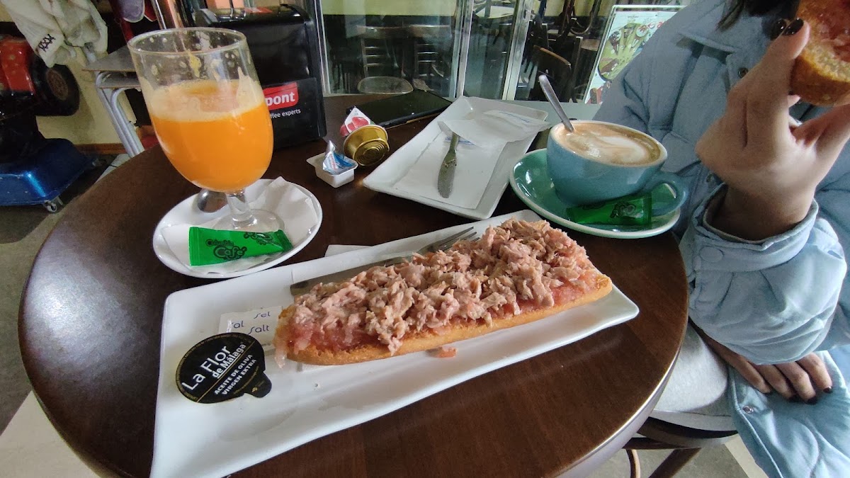 Café Columbia Photo 6