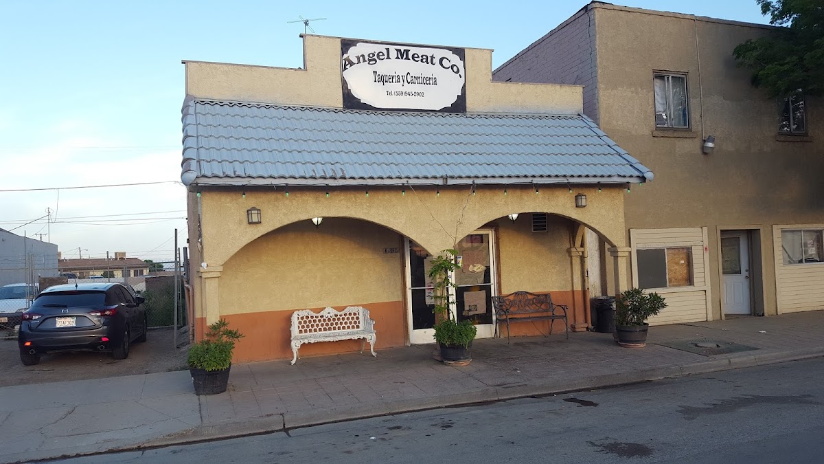 CRIS MEAT MARKET & TAQUERIA Photo 3