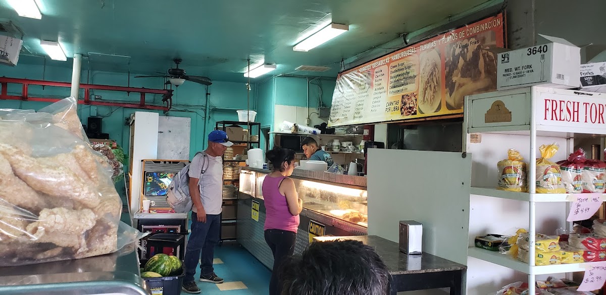 CRIS MEAT MARKET & TAQUERIA Photo 9