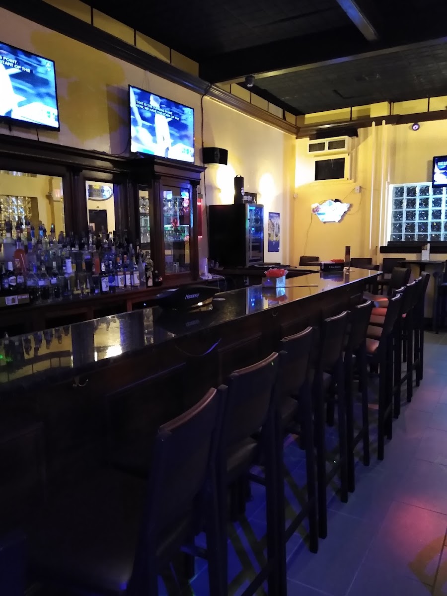 State Bar and Pizza Restaurant Photo 3
