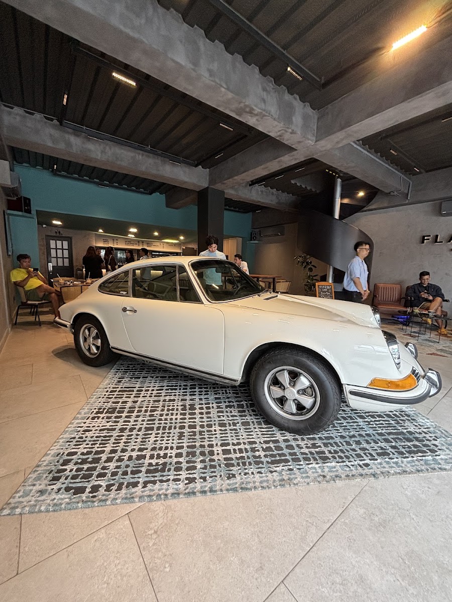Flatsix Cafe Photo 4