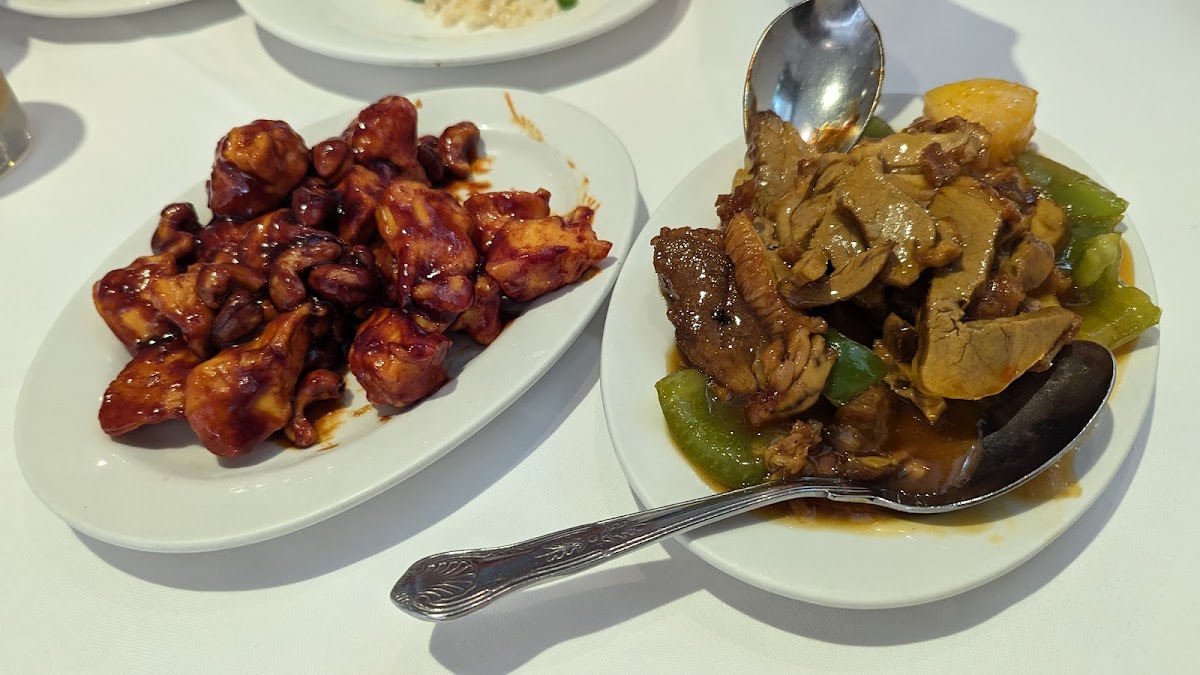 Jade's Palace Chinese Restaurant Photo 3