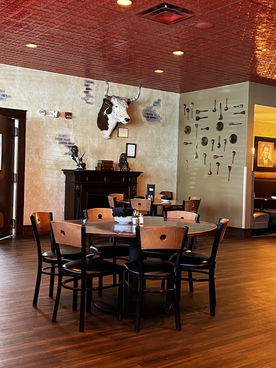 Outlaws | Steakhouse Photo 4