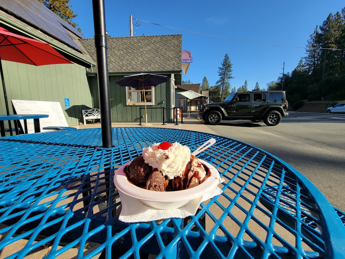 Munnerlyn's Ice Creamery Photo 10