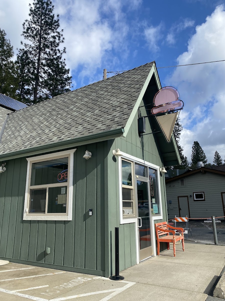 Munnerlyn's Ice Creamery Photo 3