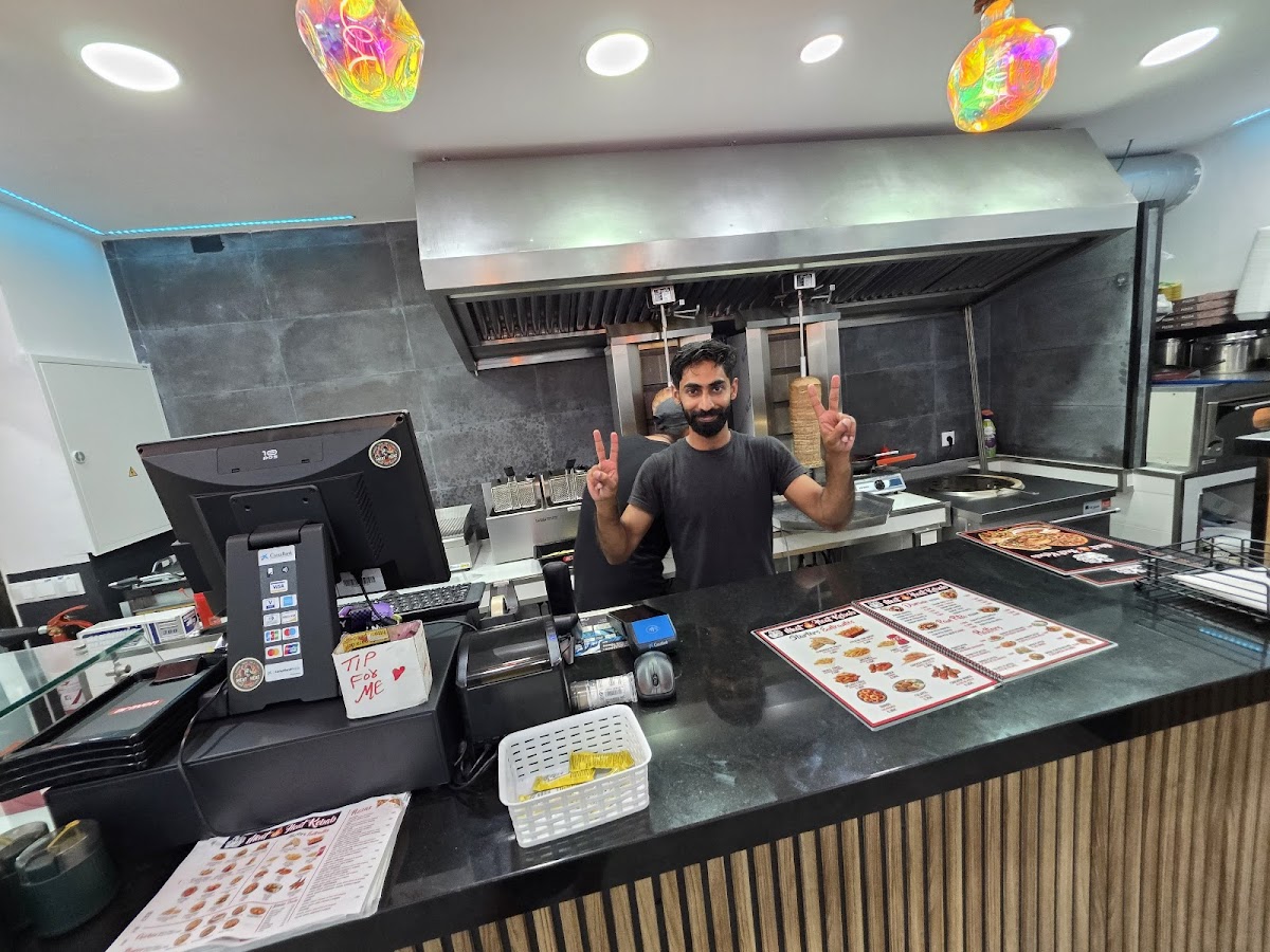 Meat and heat kebab, pizzeria , Tandoori grilled & indian curry