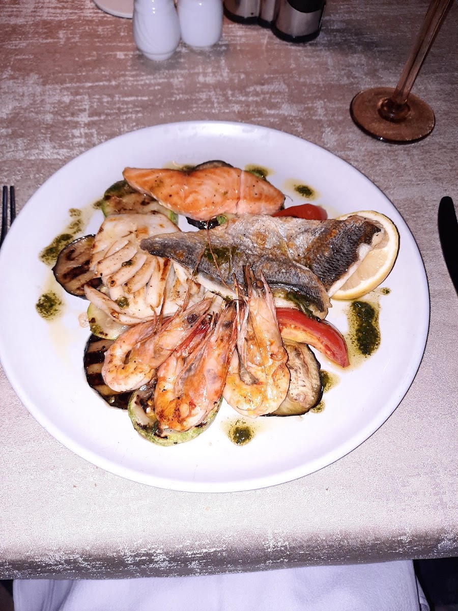 La Villa Restaurant Photo 6