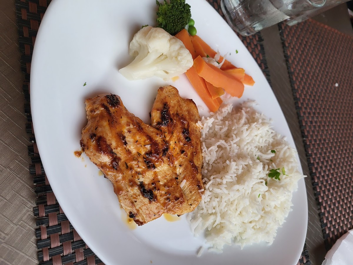 The Central Grill Restaurant, Zeniamar C.C. Photo 10
