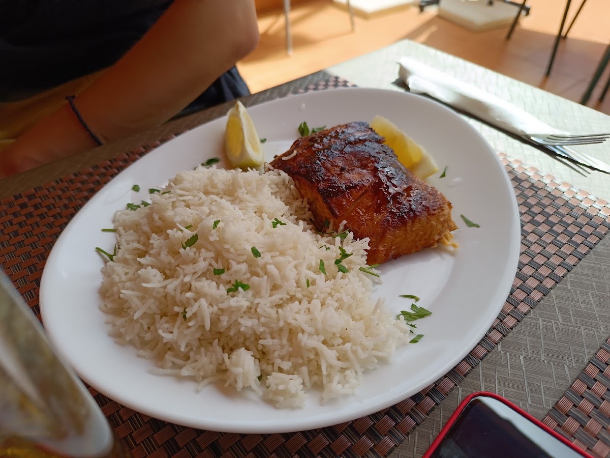 The Central Grill Restaurant, Zeniamar C.C. Photo 7
