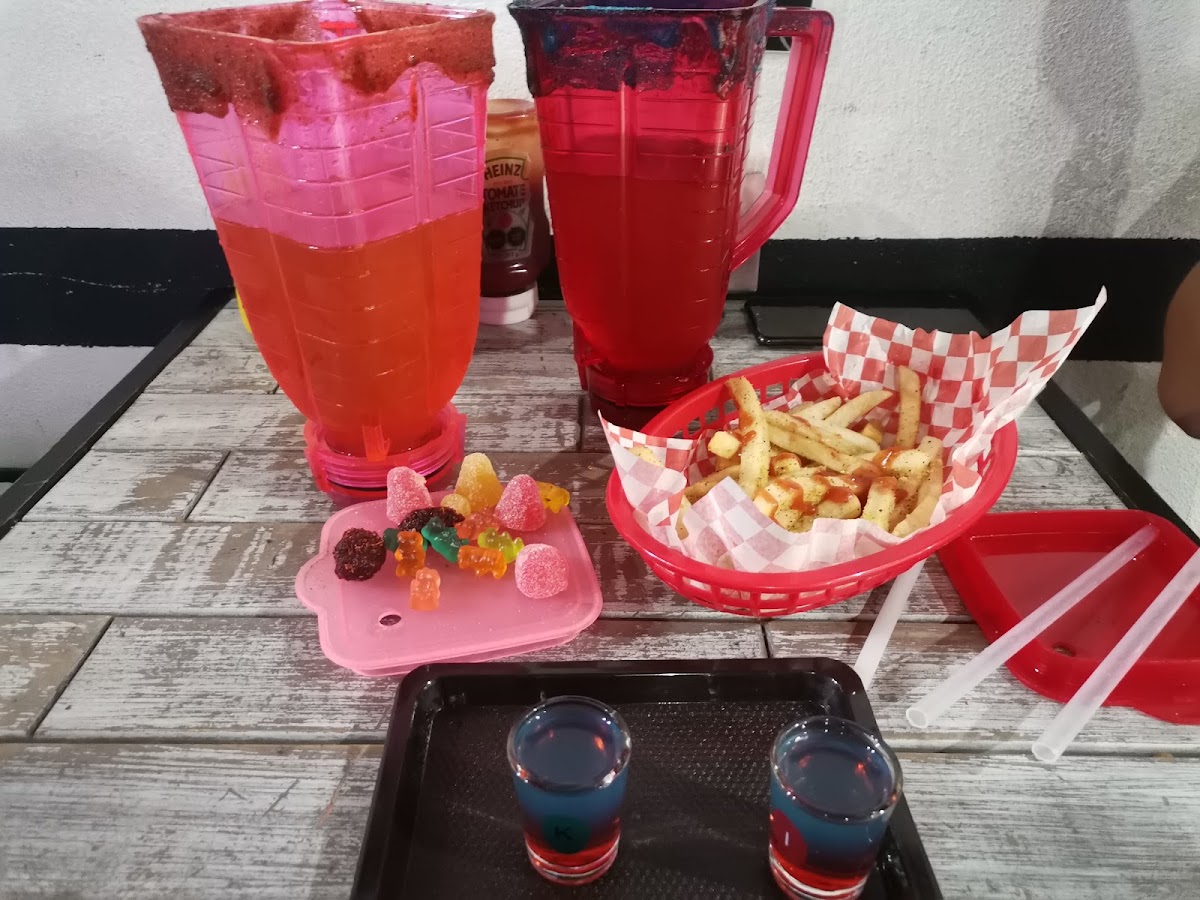 Las Michelukis & Snacks San Mateo Photo 3