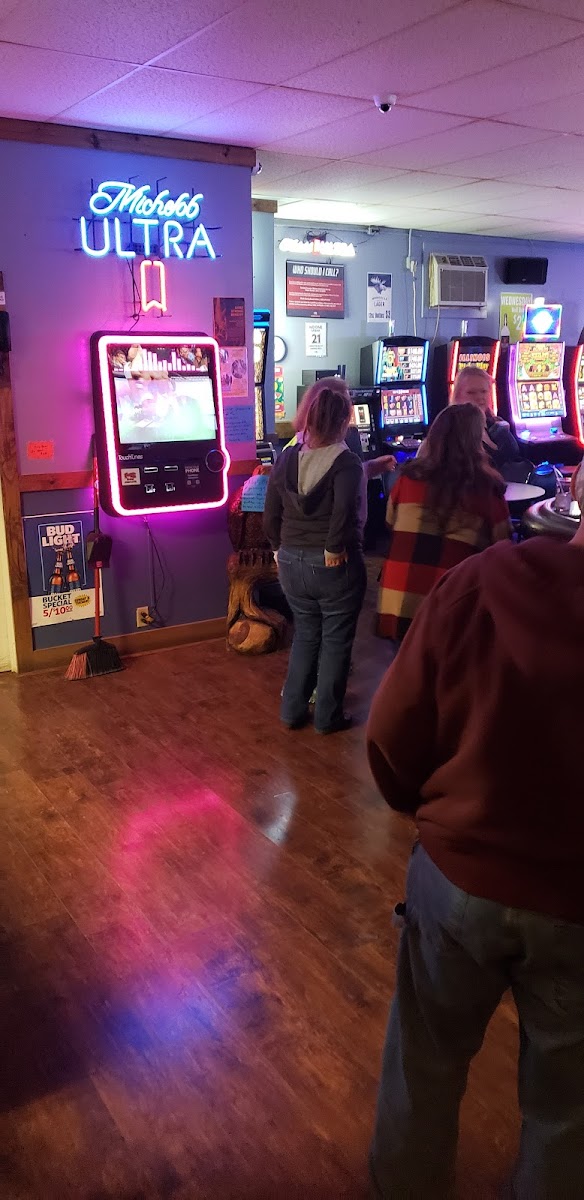 Elliott's Satellite Tavern Photo 4