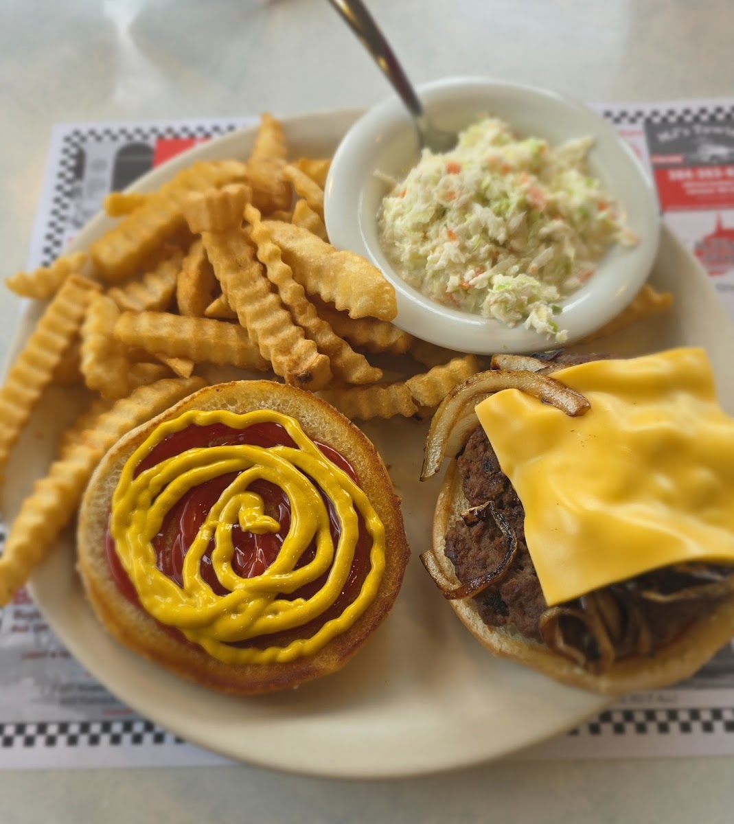 DJ's 50'S & 60'S Diner Photo 3