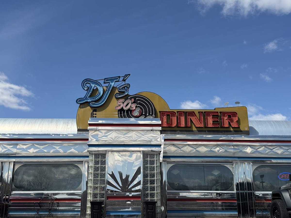 DJ's 50'S & 60'S Diner Photo 4