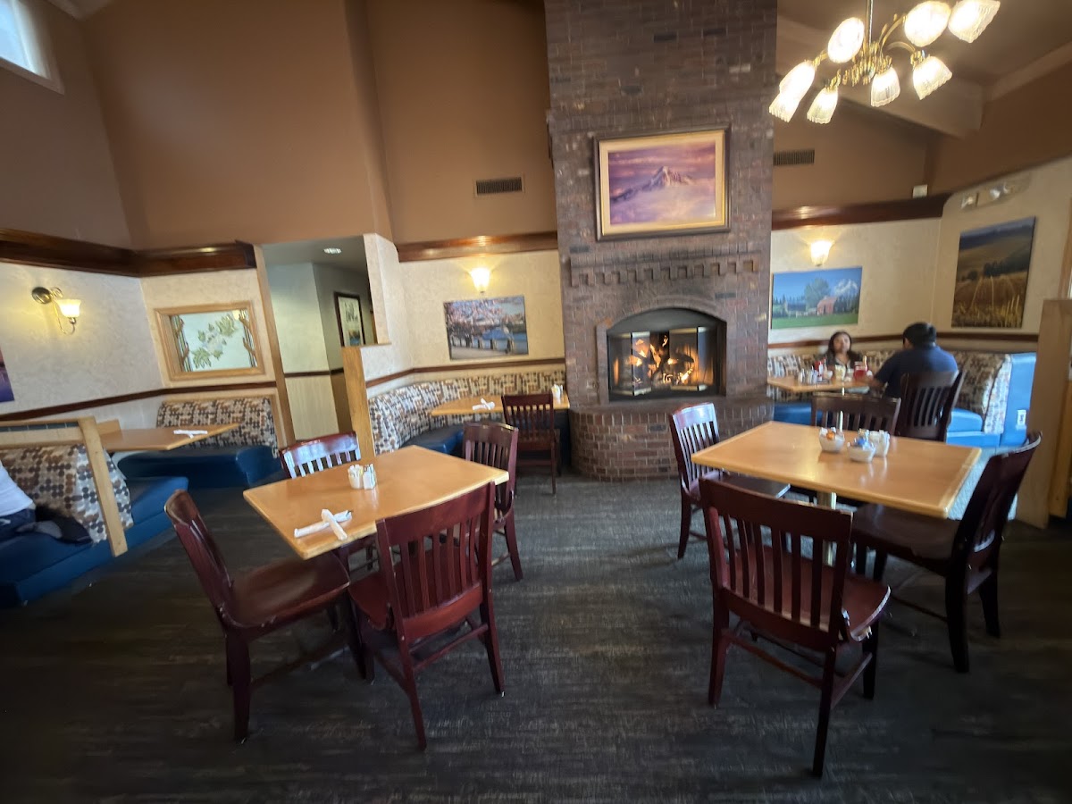 Elmer's Restaurant (Parkrose, Portland, OR) Photo 3