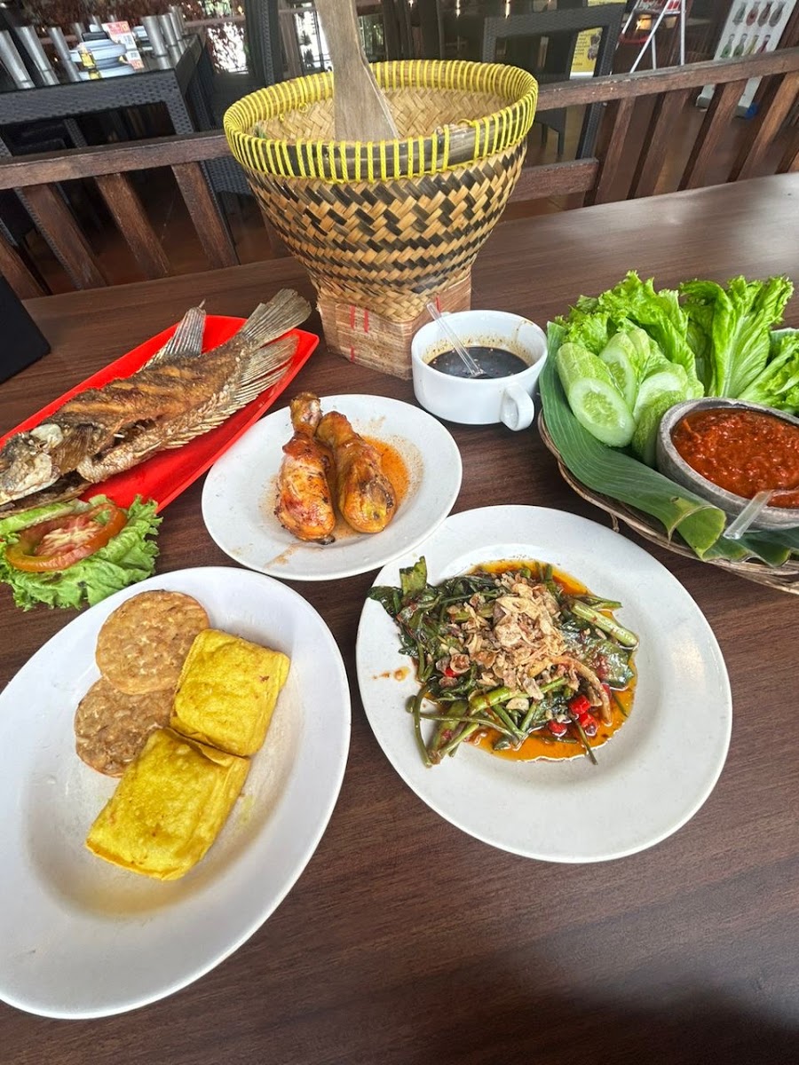 KLC Cafe & Resto Photo 4