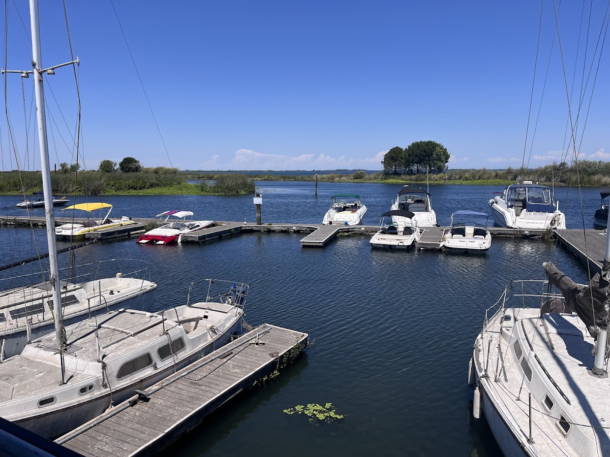 Sugar Barge Waterfront Bar & Grill Photo 3
