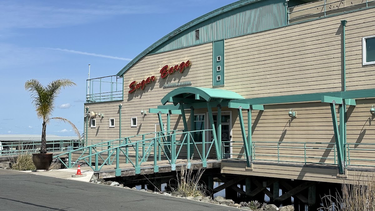 Sugar Barge Waterfront Bar & Grill Photo 4