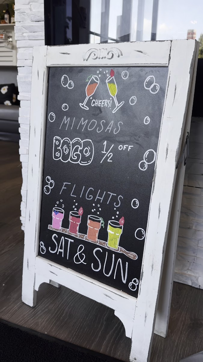 Eggceptional Cafe Breakfast & Lunch Photo 2