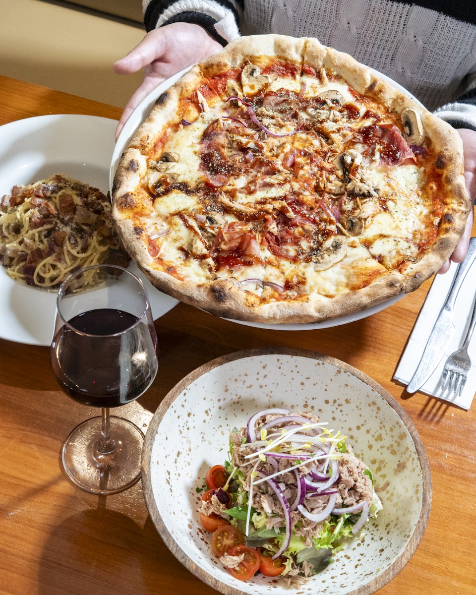 Amici Italian Restaurant | Pizzería Photo 3