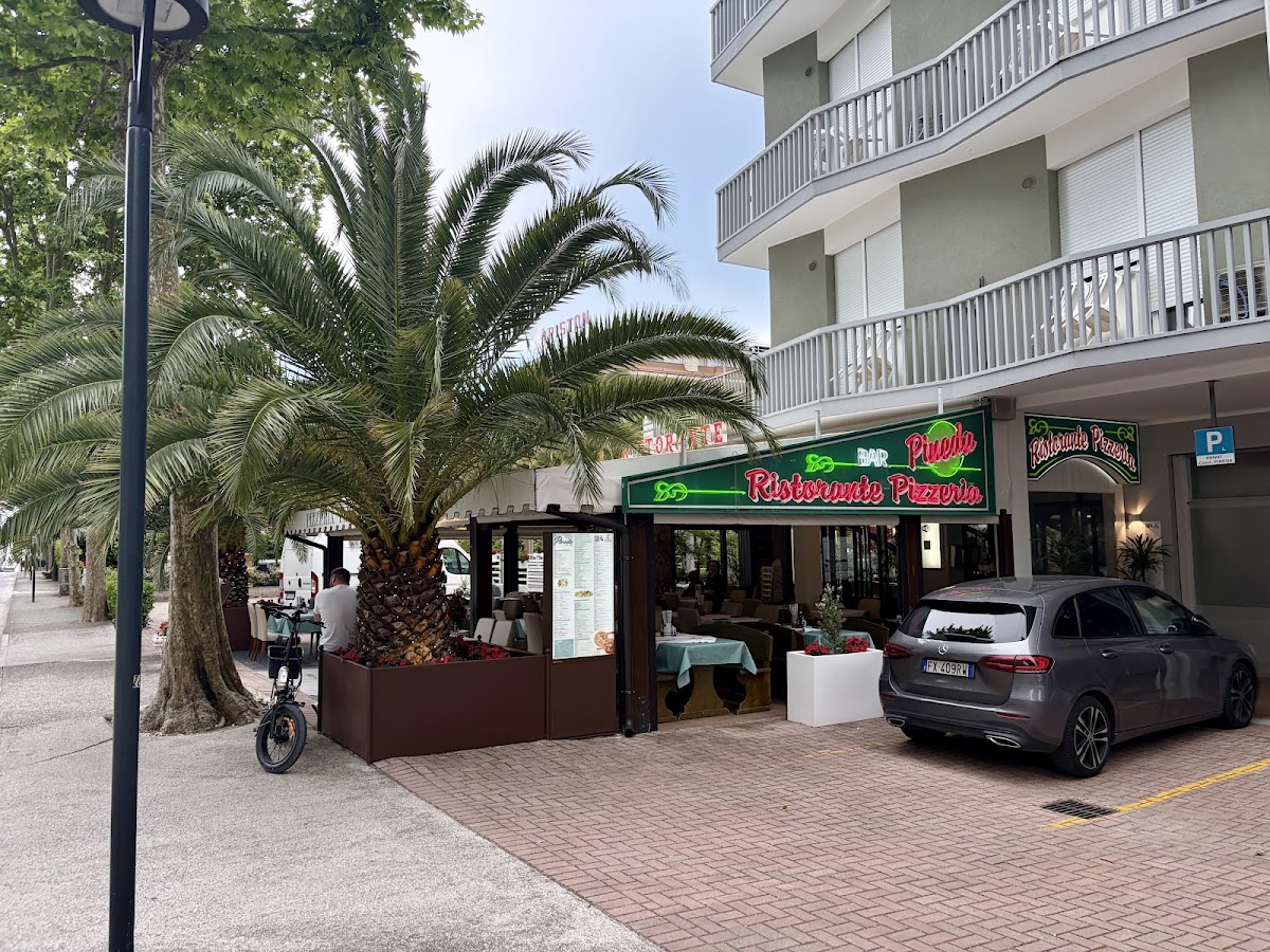 Ristorante Pizzeria Pineda 1983 Photo 3