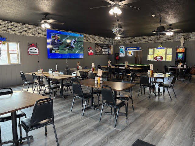 Pour House Bar and Grill Photo 10