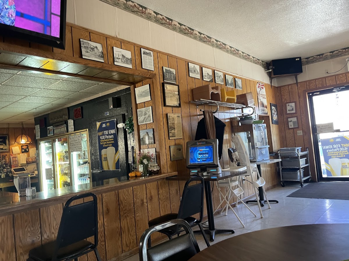 Pour House Bar and Grill Photo 4