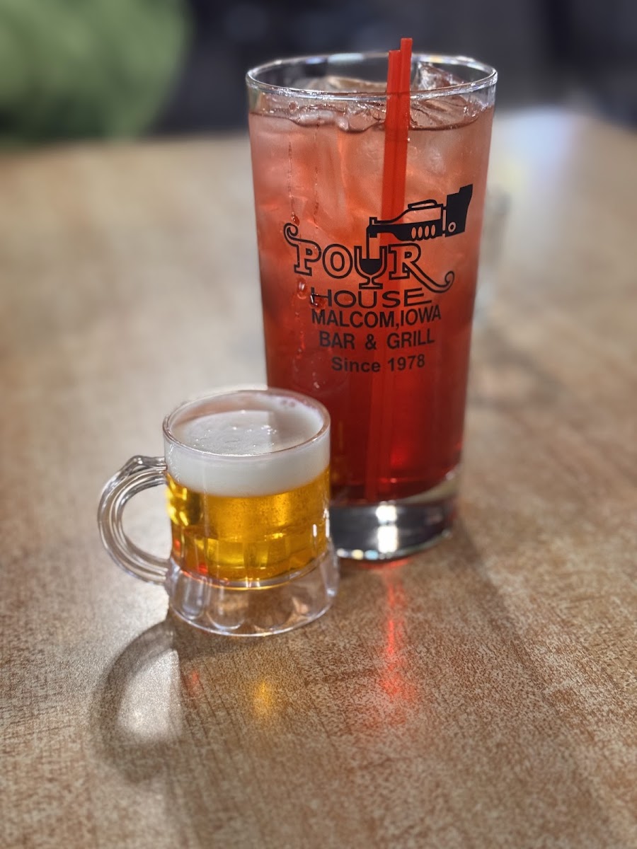 Pour House Bar and Grill Photo 5