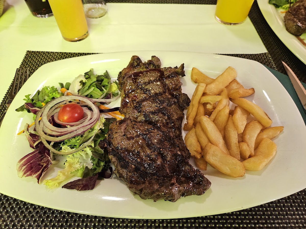 Restaurant B.I.A.Steak House Pizzeria 'Oasis' Photo 4