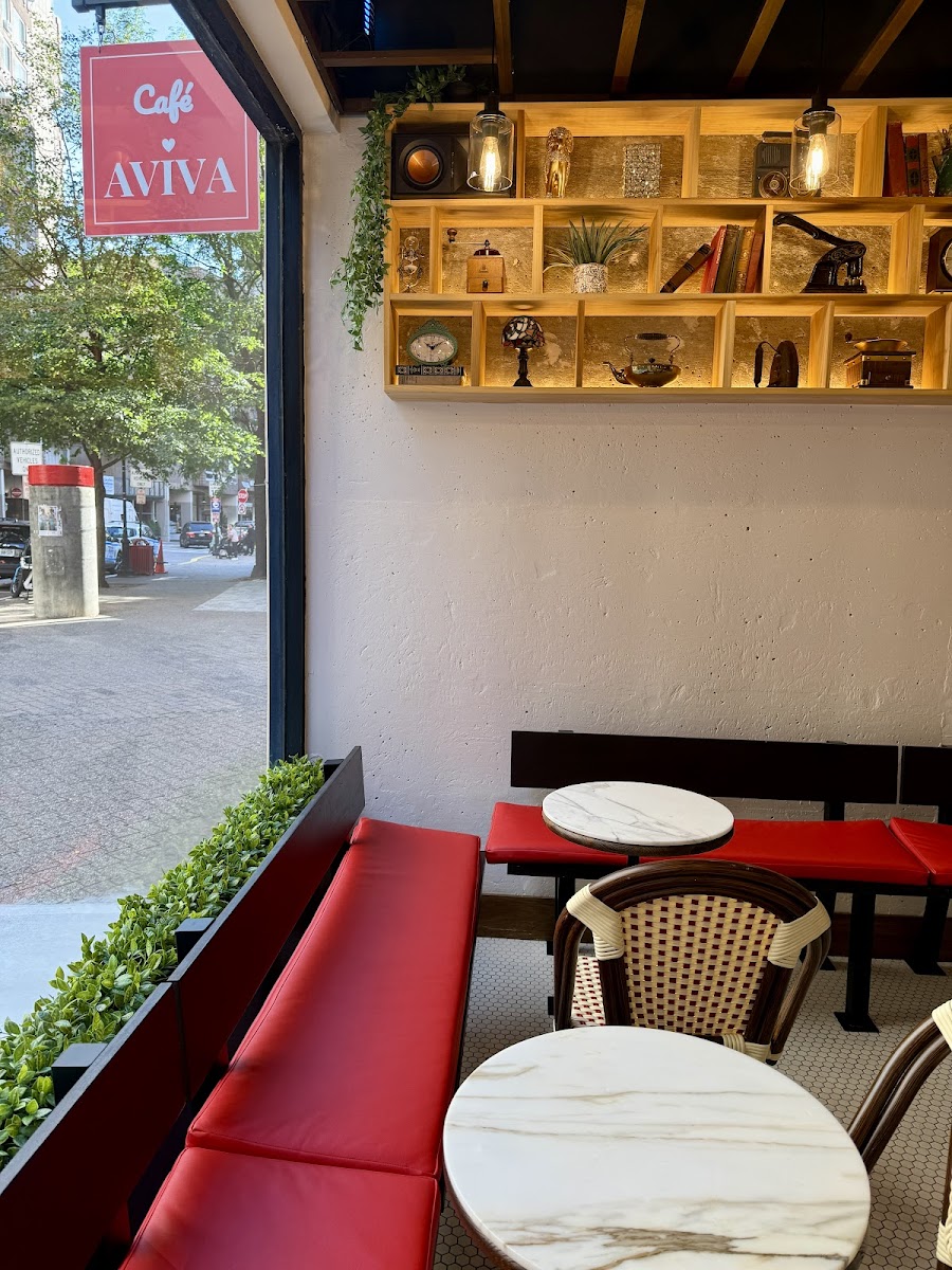 Cafe Aviva