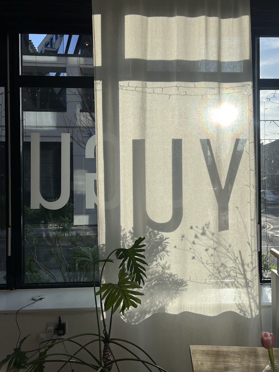 Look Left by YUGU | Cafe & Wine bar