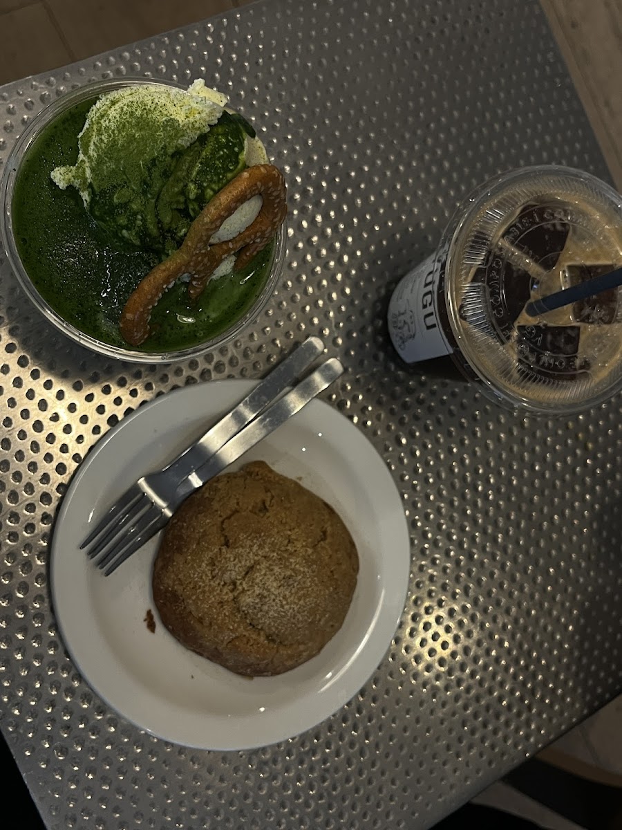 Look Left by YUGU | Cafe & Wine bar Photo 8