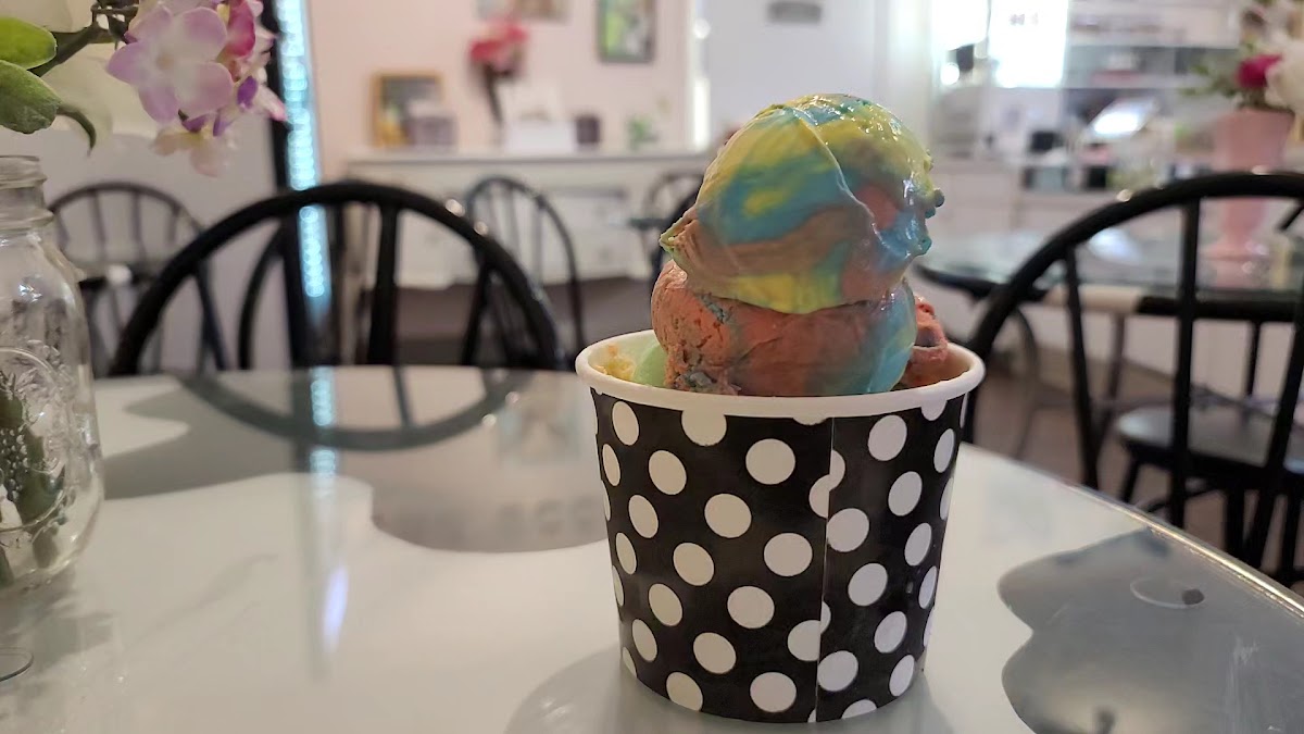 The Scoop Ice Cream Cafe Photo 2