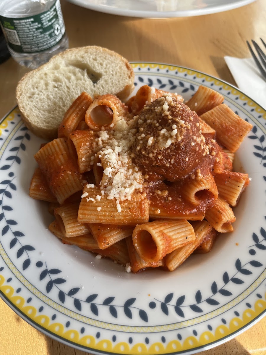Bacione Pasta Shop Photo 3