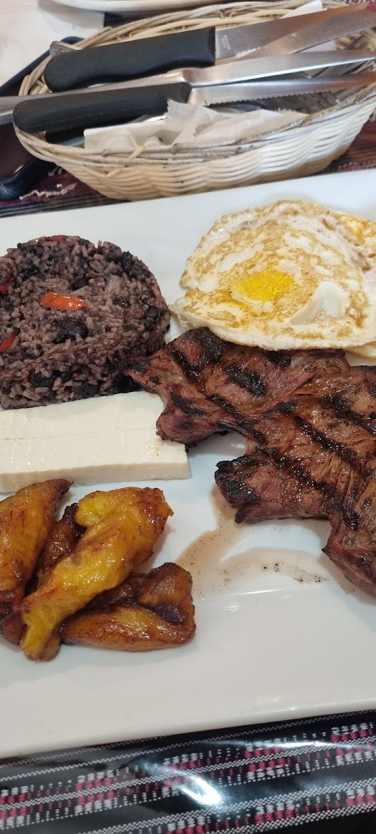 El Quetzal Restaurant Photo 3