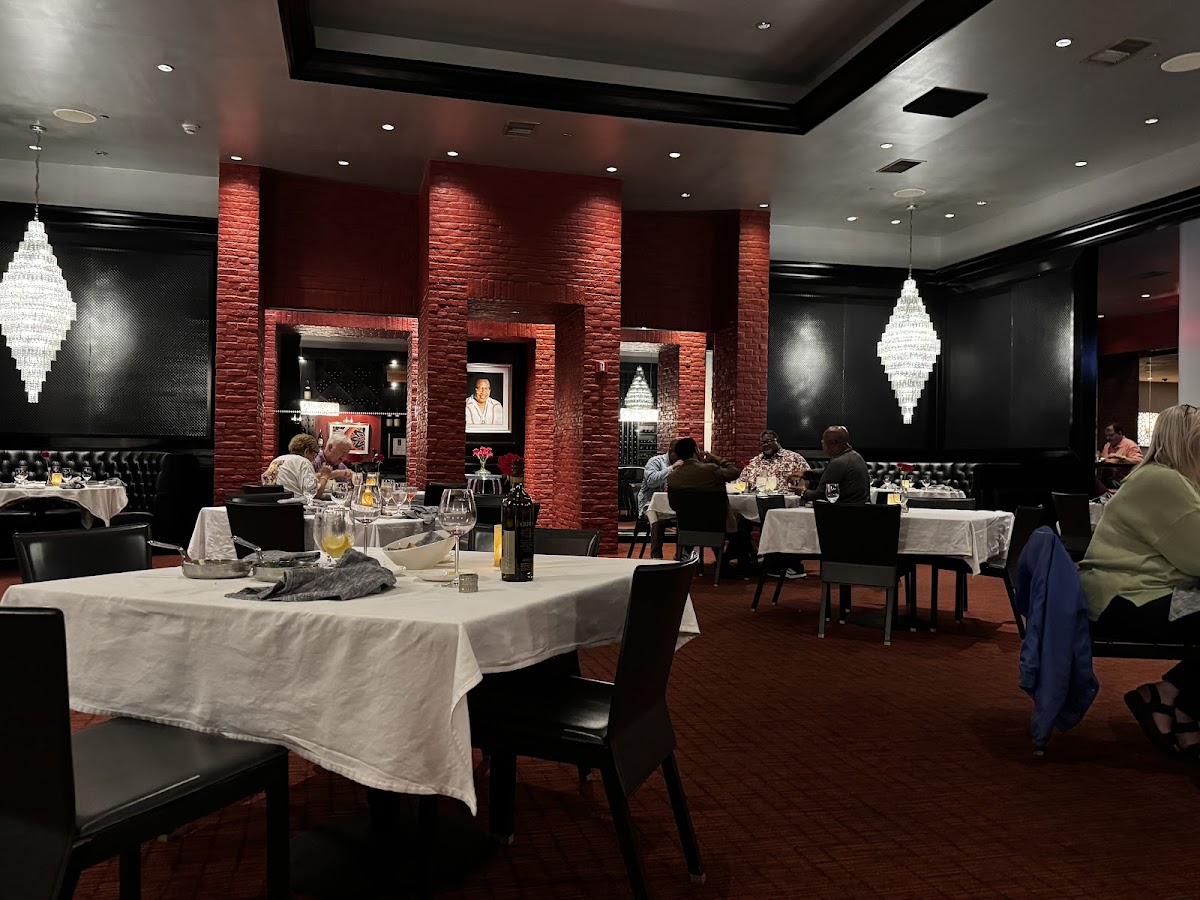 Phillip M's Fine Dining Photo 4