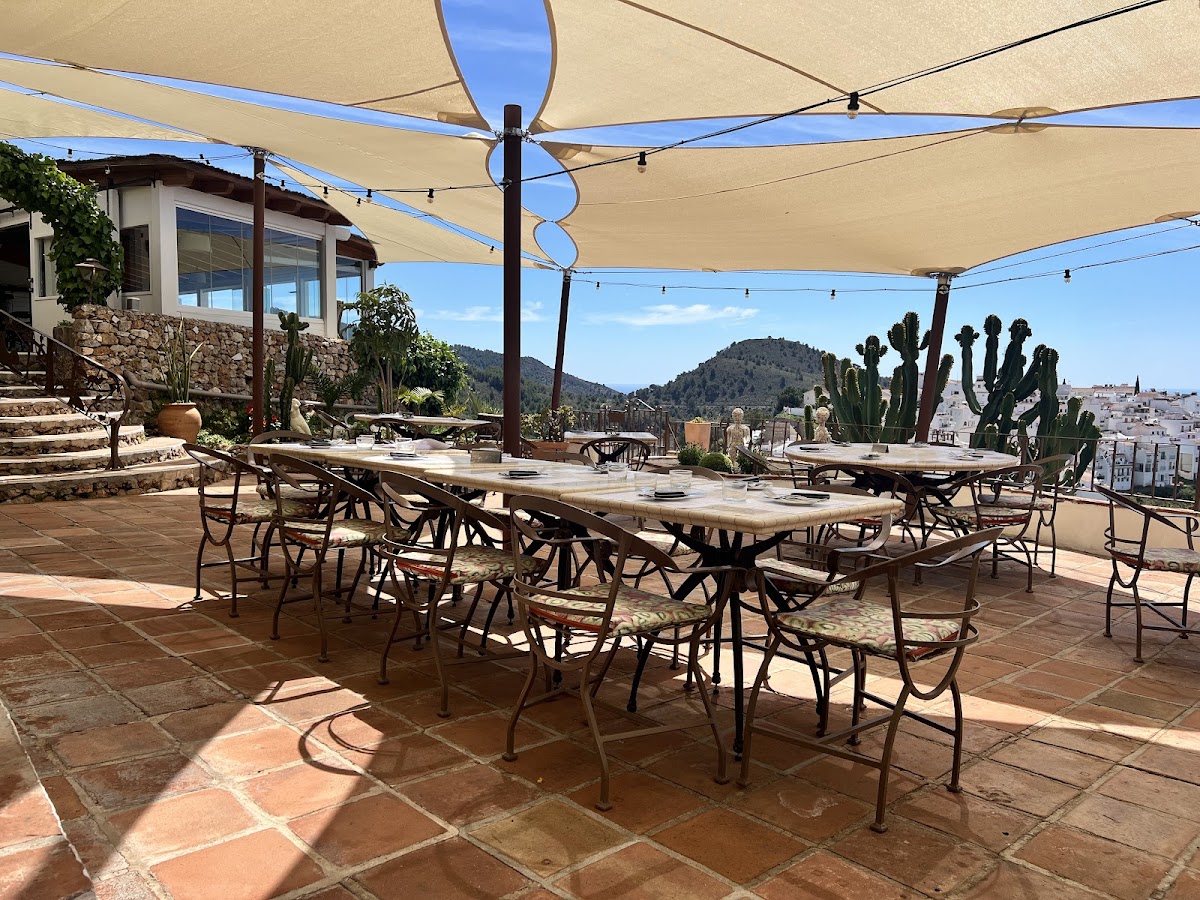 The Garden Restaurant / Restaurante El Jardín