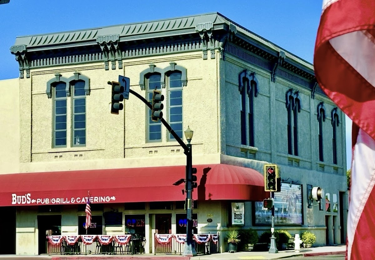 Bud's Pub & Grill