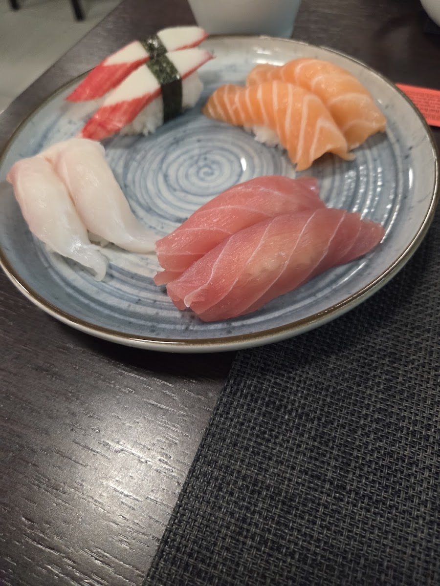 1688 Famous Fusion Ristorante Sushi Cinese Photo 3
