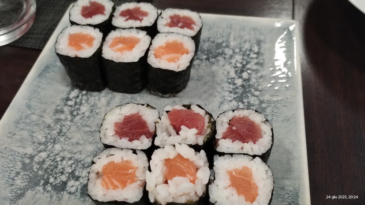 1688 Famous Fusion Ristorante Sushi Cinese Photo 4