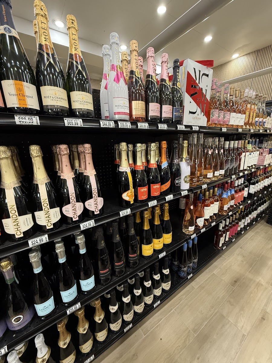 Park Newport Market Liquor & Cafe Photo 4