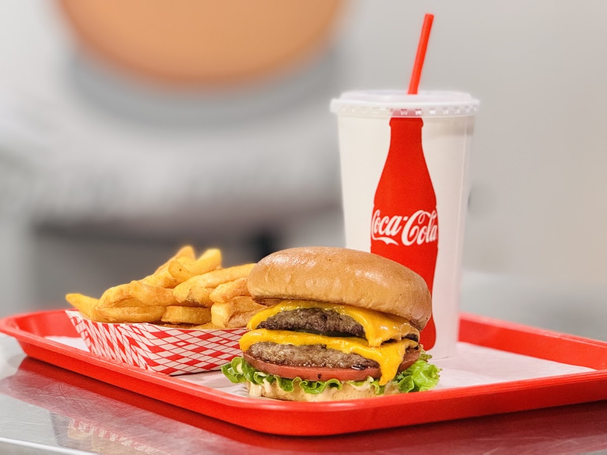 355 Burger Photo 3