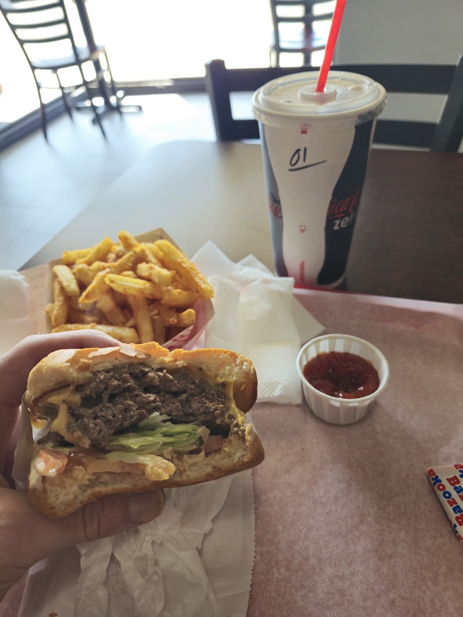 355 Burger Photo 8